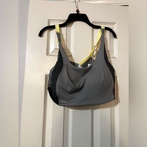 (1) sports bra (2) blue tank top